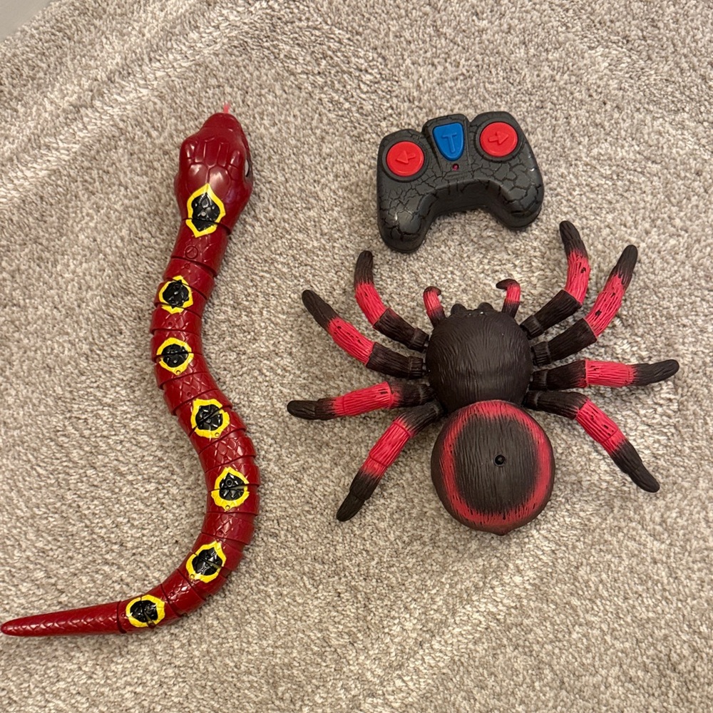 Remote Control Spider tarantula and Snake Toy Set